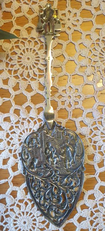 VINTAGE CAKE SERVER