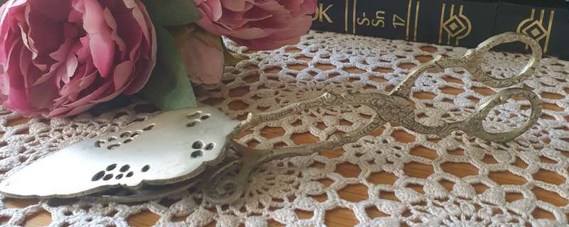 VINTAGE ITALIAN CAKE SERVER