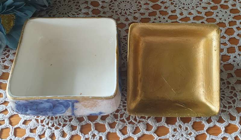ROYAL DOULTON TRINKET HOLDER