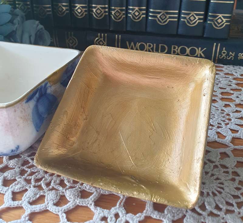 ROYAL DOULTON TRINKET HOLDER