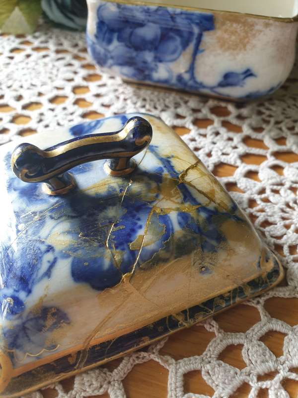 ROYAL DOULTON TRINKET HOLDER
