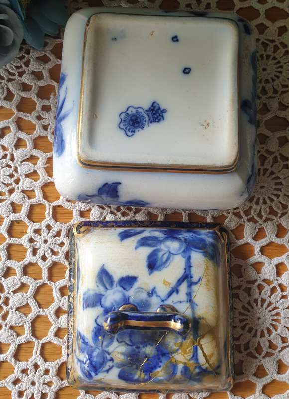 ROYAL DOULTON TRINKET HOLDER