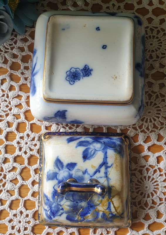 ROYAL DOULTON TRINKET HOLDER