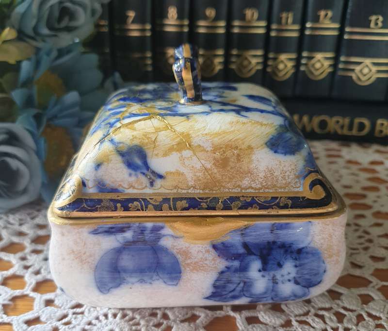 ROYAL DOULTON TRINKET HOLDER