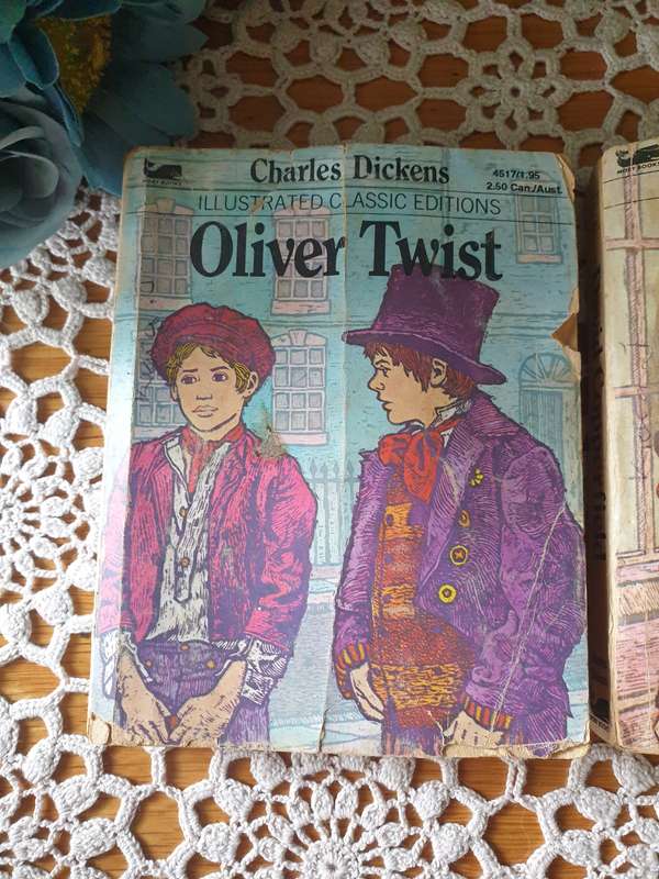SET OF VINTAGE BOOKS | DECOR |