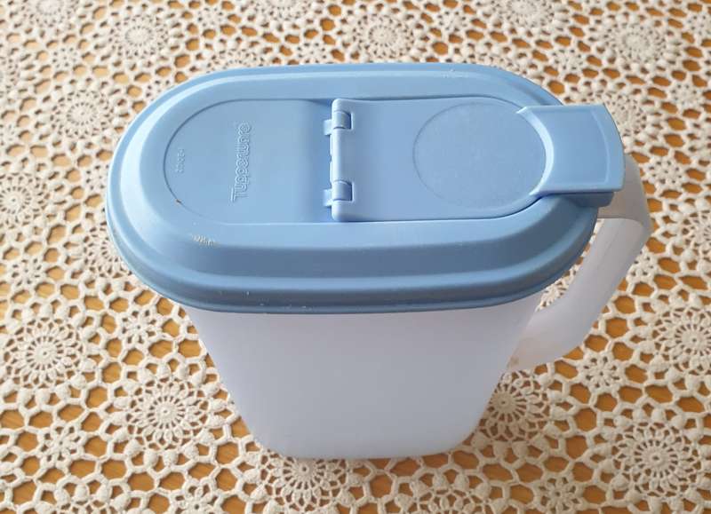 Tupperware Jug