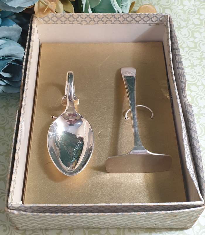 VINTAGE BABY FEEDING SET