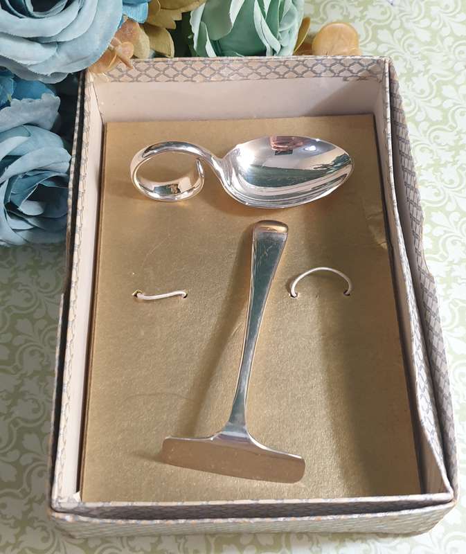 VINTAGE BABY FEEDING SET