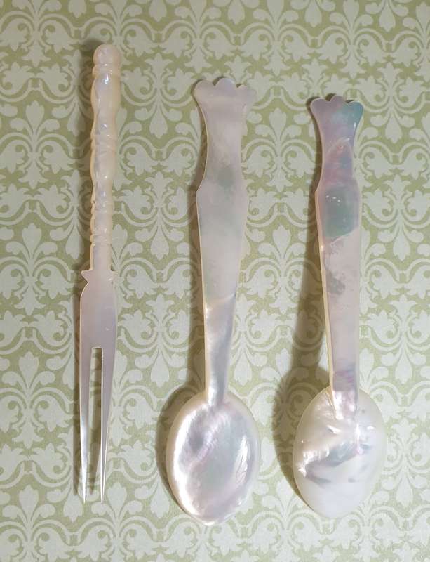 Mother of pearl caviar set