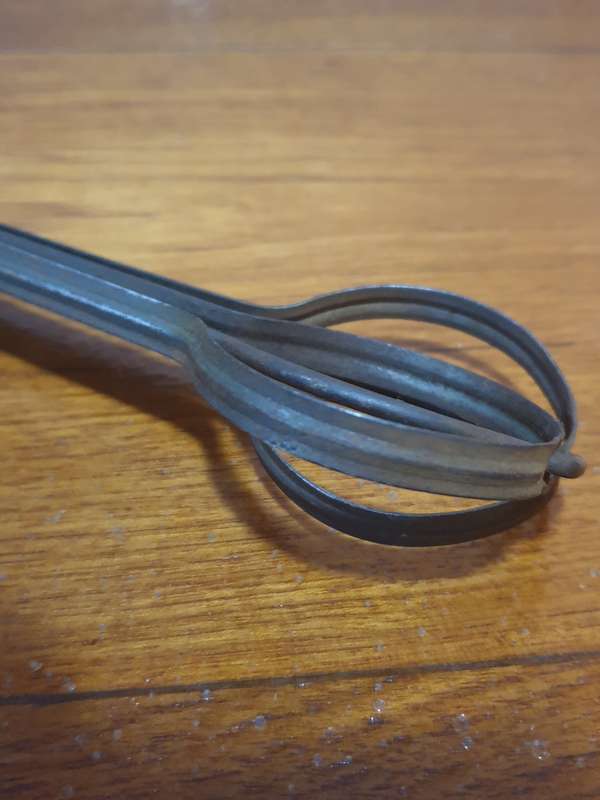 VINTAGE SKYLINE HAND MIXER | pat Oct 9 1923 | Green handle / egg beater |