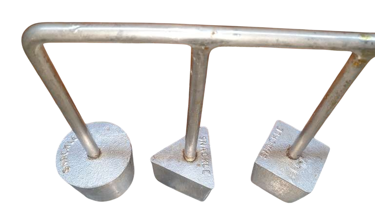 Vintage snackle iron in good condition