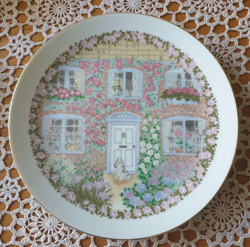 VINTAGE BWA PRODUCT DECORATIVE DOG PLATE