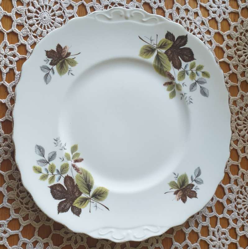 Vintage Queen Anne porcelain cake plate