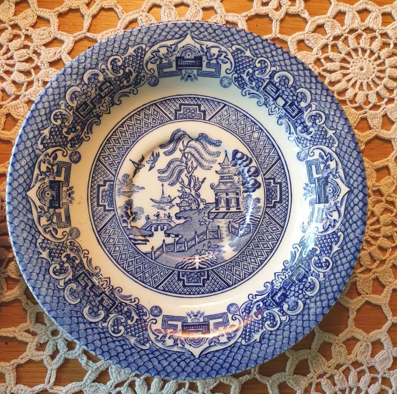 6 VNT BLUE AND WHITE Saucers