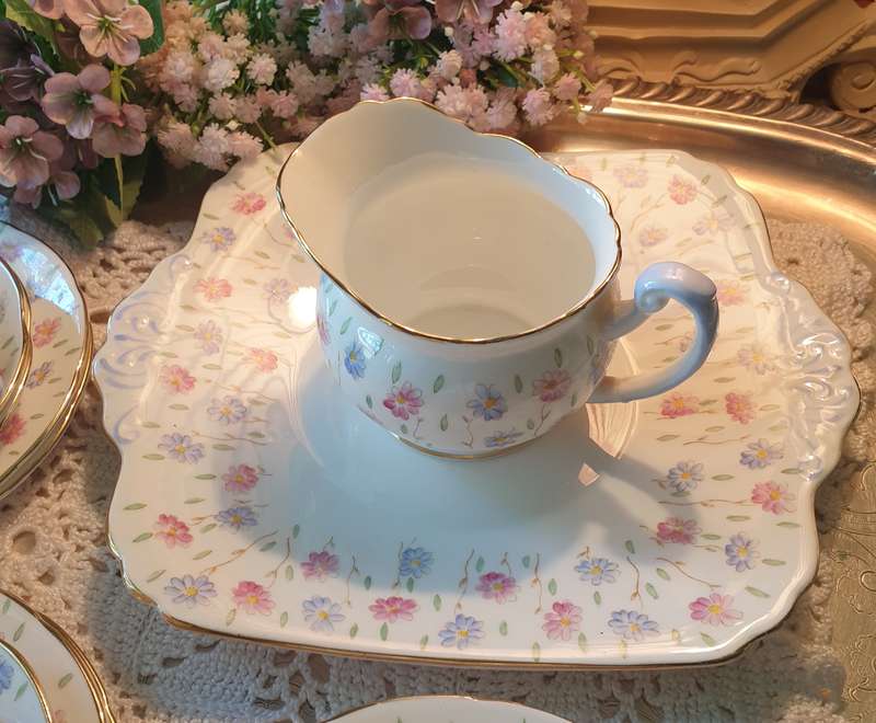 Vintage Heathcote Tea Set for your Collection