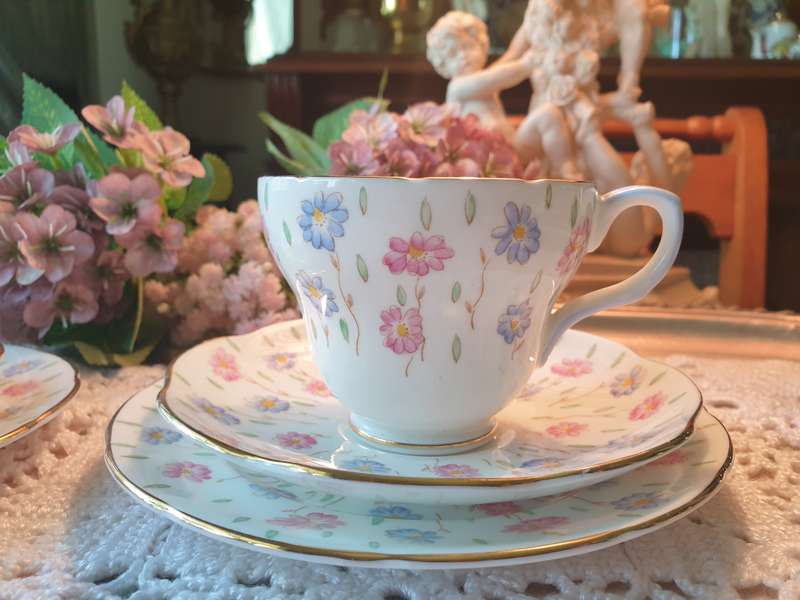 Vintage Heathcote Tea Set for your Collection