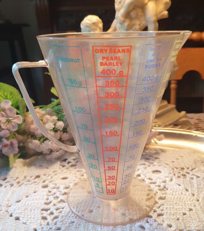 VINTAGE MEASURING JUG