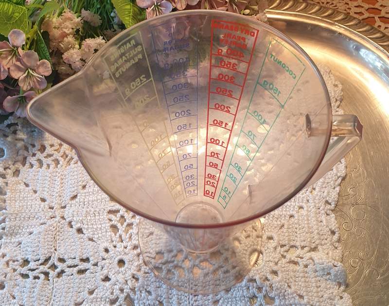 VINTAGE MEASURING JUG