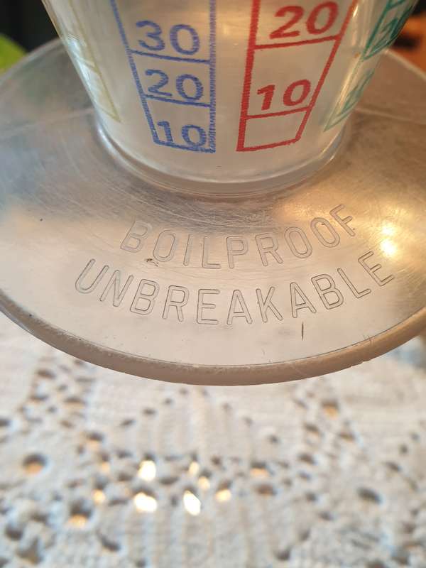 VINTAGE MEASURING JUG