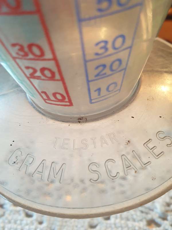 VINTAGE MEASURING JUG