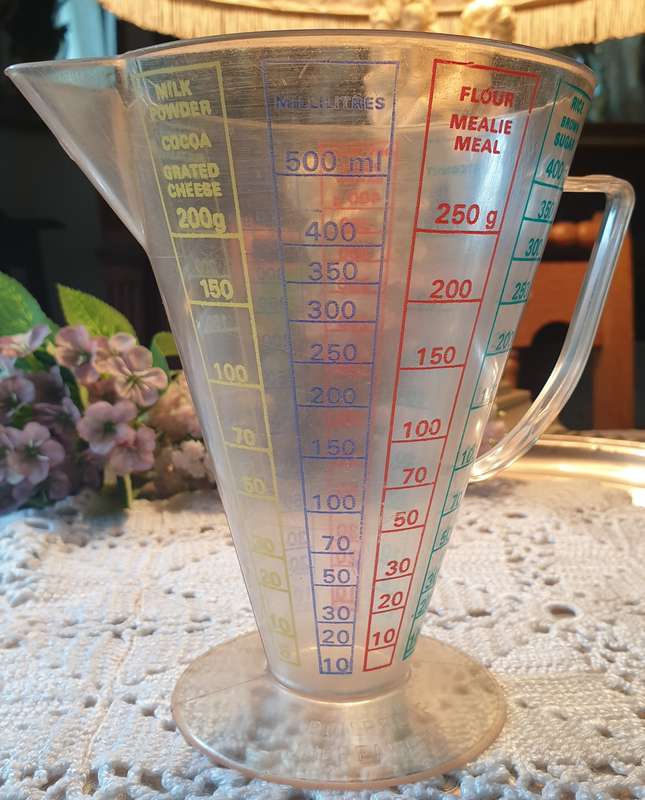 VINTAGE MEASURING JUG