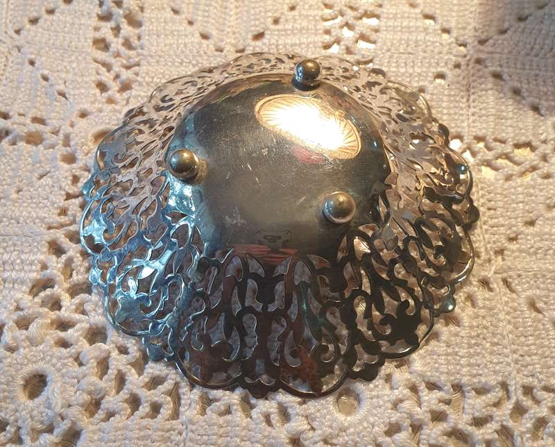 Condiment Set with small plated bowl