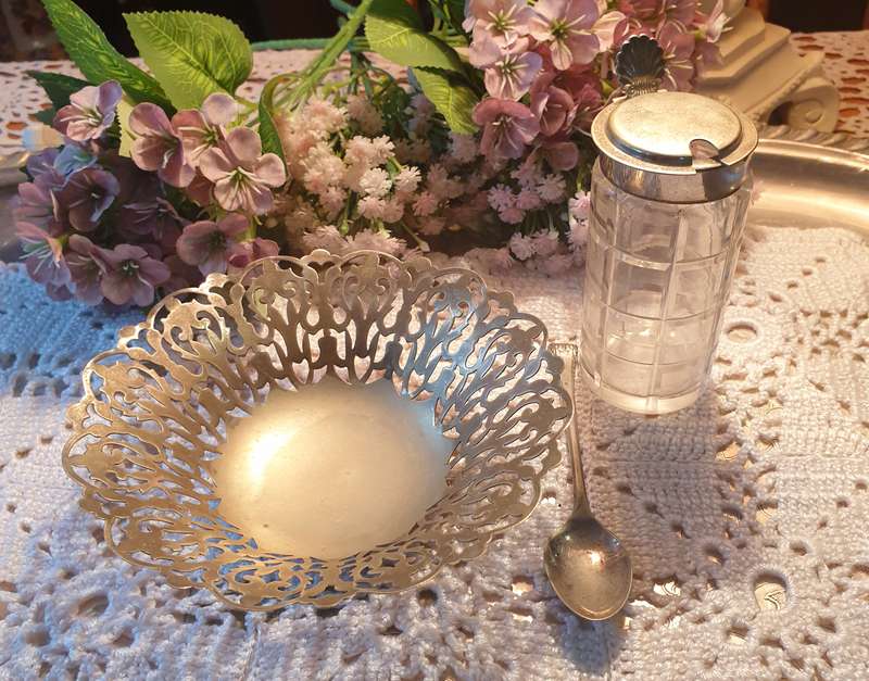 Condiment Set with small plated bowl