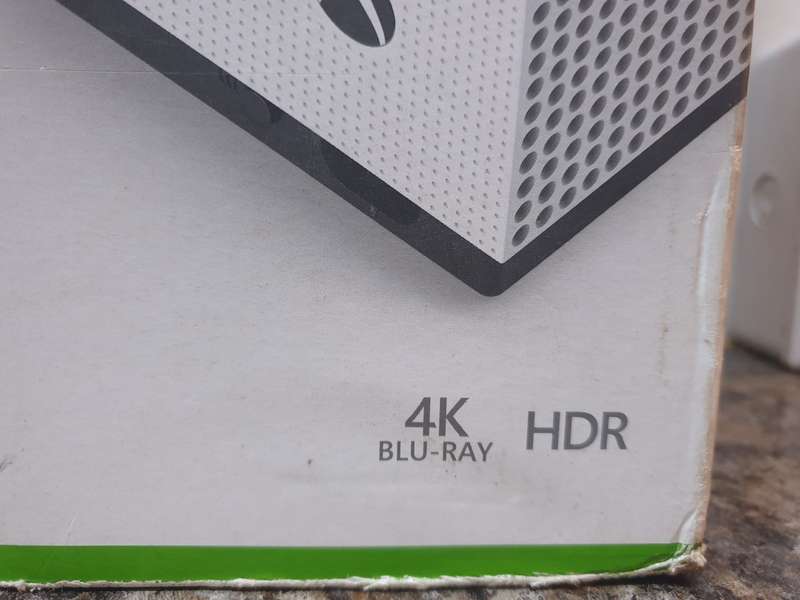 Xbox 1 S  ( Model 1 TB WITH BLUE RAY . For spares or repair)