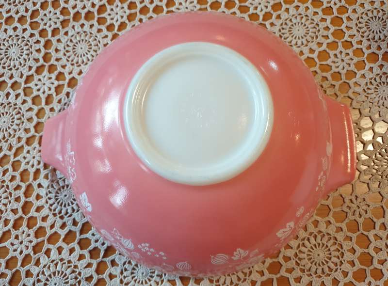 Vintage Pyrex, Pink Gooseberry BOWL