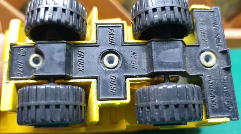 MATCHBOX -  Faun Dump Truck    1976   No 58