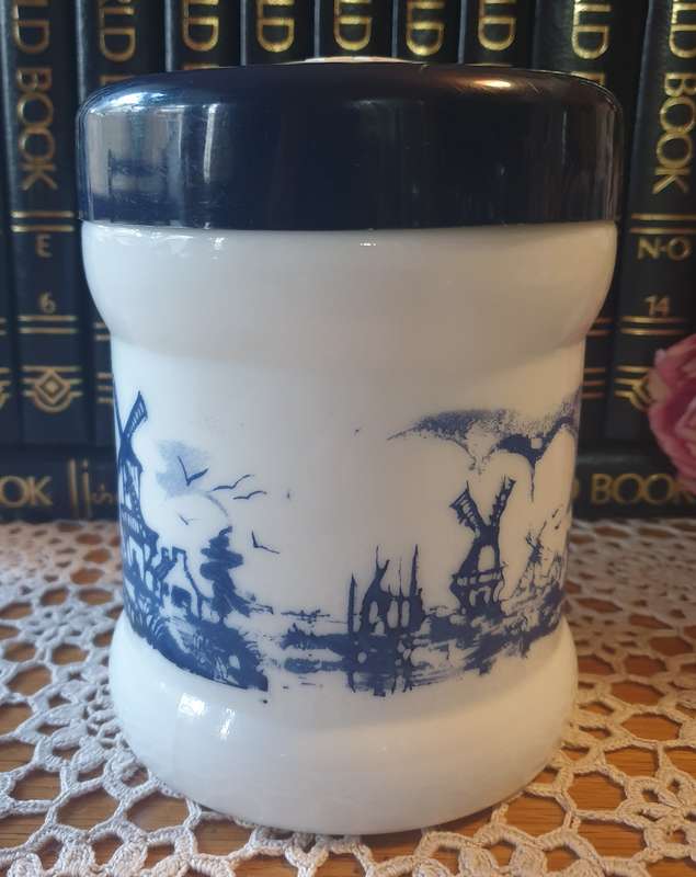 Vintage Valkenswaard Holland Opaline Milk Glass Willem II Cigar Humidor