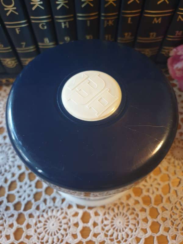 Vintage Valkenswaard Holland Opaline Milk Glass Willem II Cigar Humidor