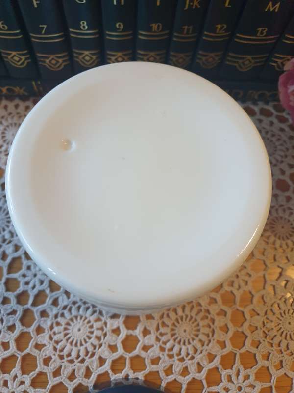 Vintage Valkenswaard Holland Opaline Milk Glass Willem II Cigar Humidor