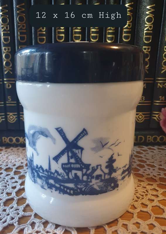 Vintage Valkenswaard Holland Opaline Milk Glass Willem II Cigar Humidor