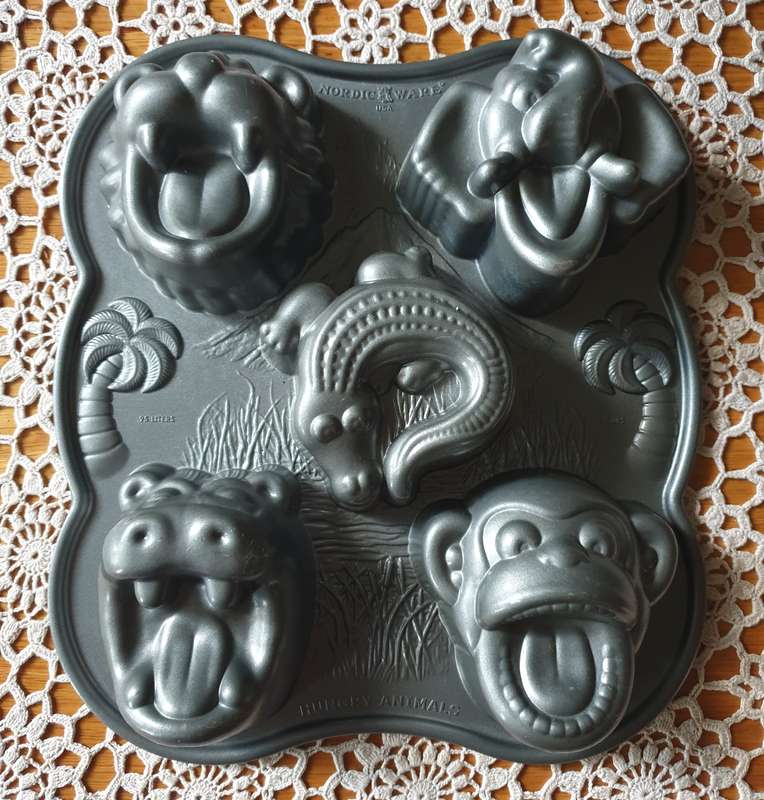 Nordic Ware Pro Cast Hungry Animals Cake and Ice Cream Pan