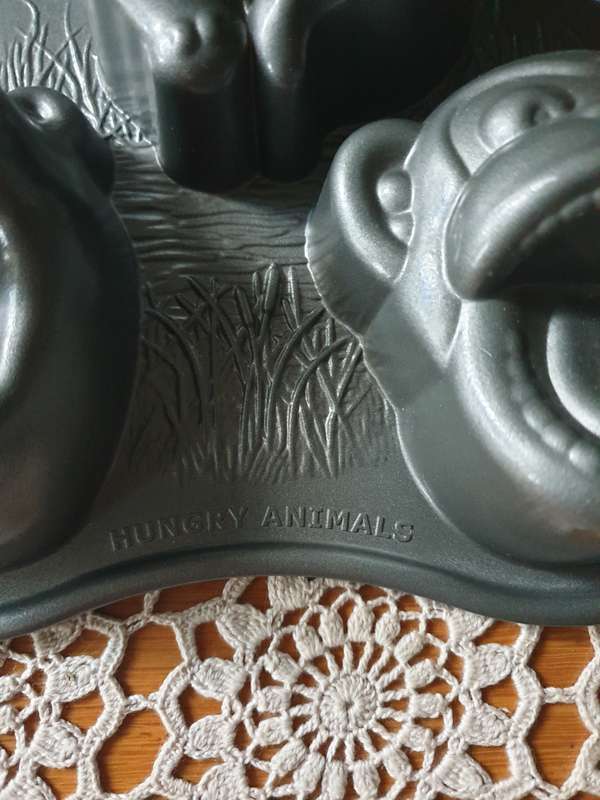 Nordic Ware Pro Cast Hungry Animals Cake and Ice Cream Pan