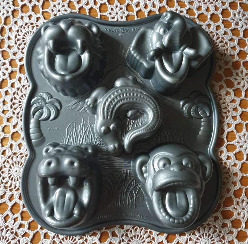 Nordic Ware Pro Cast Hungry Animals Cake and Ice Cream Pan