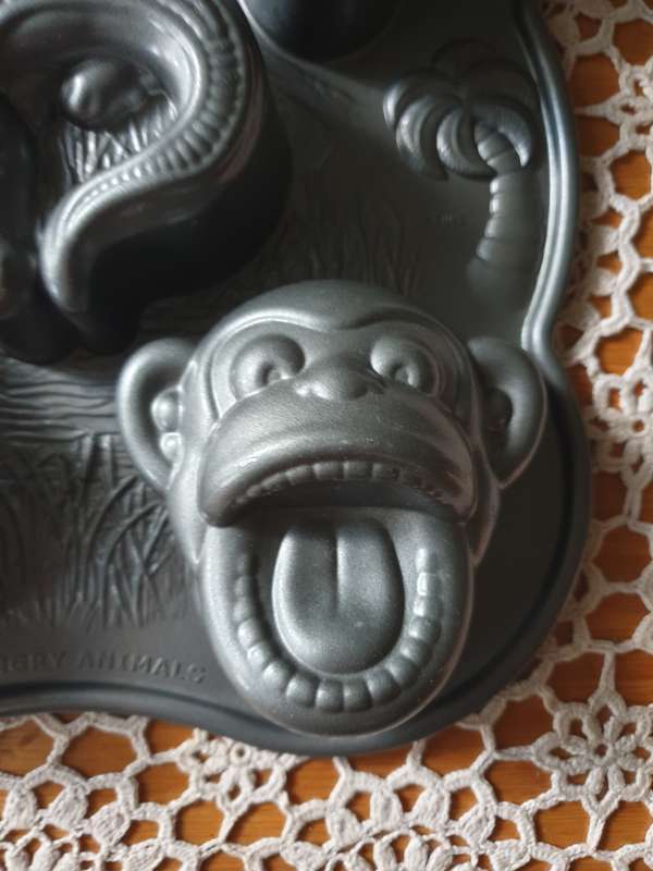 Nordic Ware Pro Cast Hungry Animals Cake and Ice Cream Pan