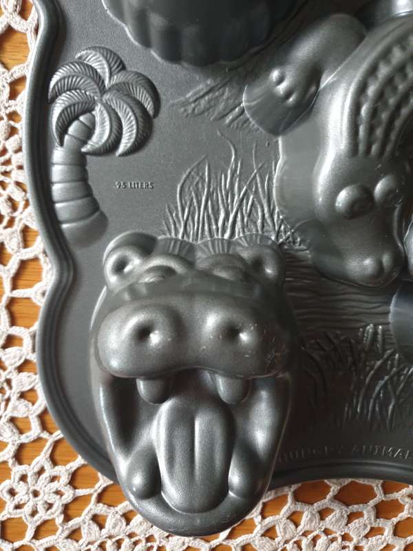 Nordic Ware Pro Cast Hungry Animals Cake and Ice Cream Pan