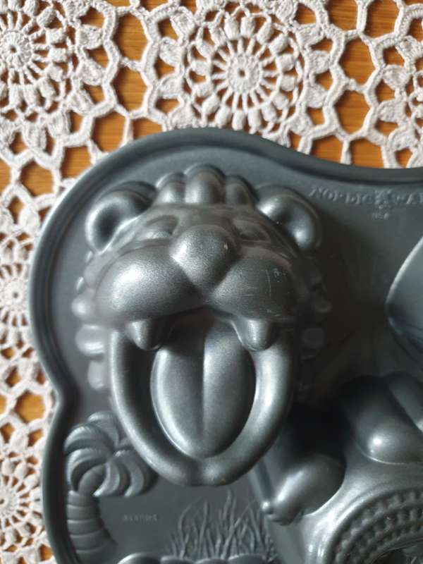 Nordic Ware Pro Cast Hungry Animals Cake and Ice Cream Pan