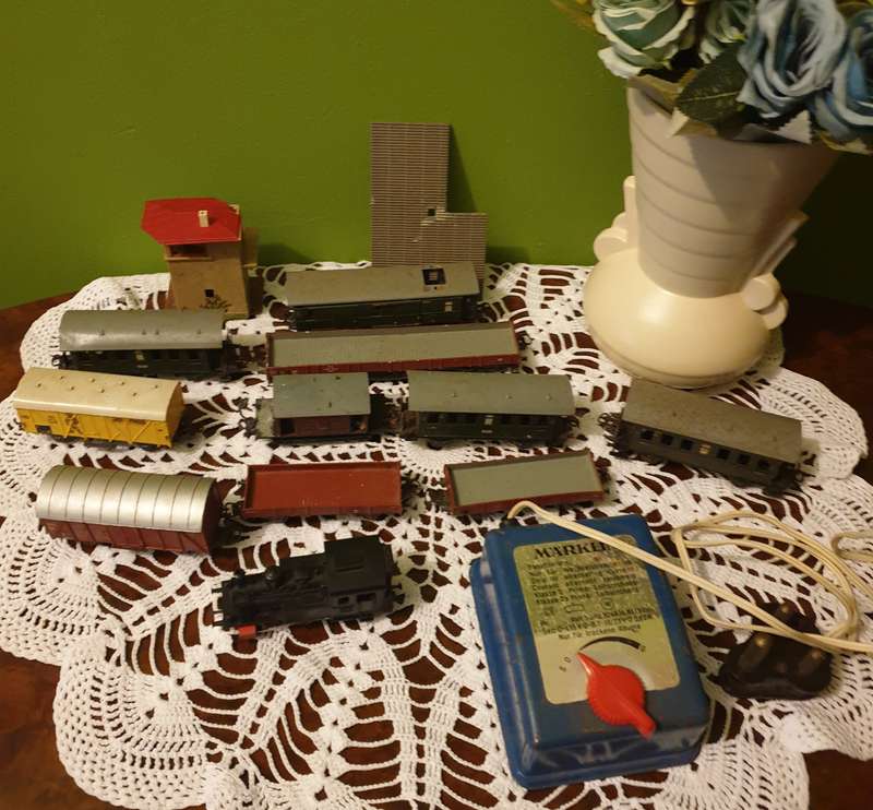 Märklin Locomotive and coaches etc | not tested | rare find |