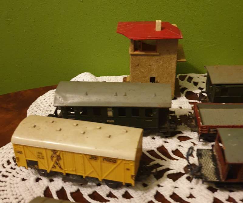Märklin Locomotive and coaches etc | not tested | rare find |