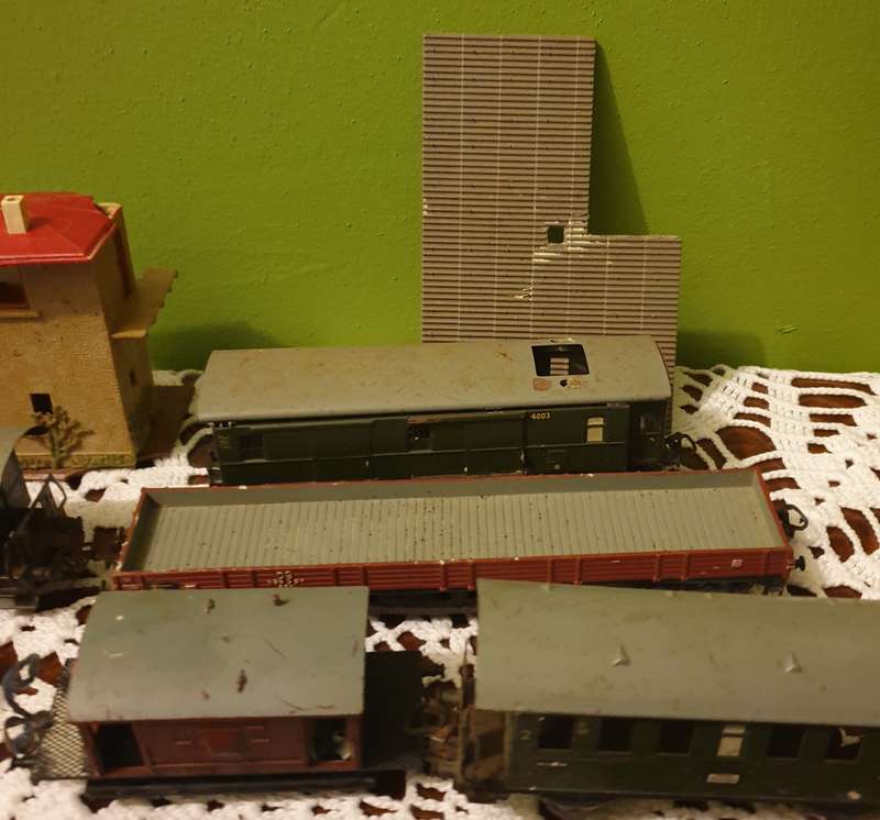Märklin Locomotive and coaches etc | not tested | rare find |
