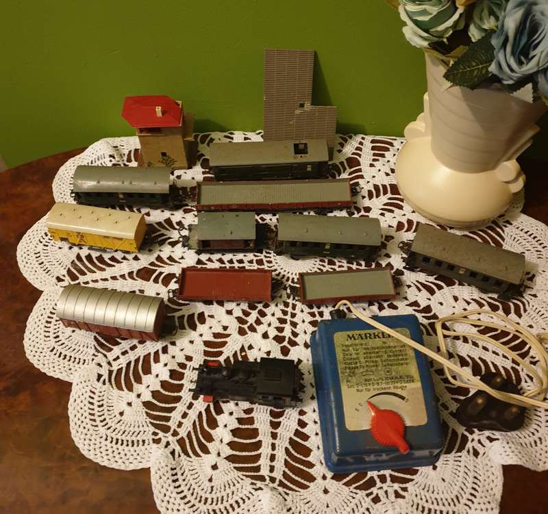 Märklin Locomotive and coaches etc | not tested | rare find |