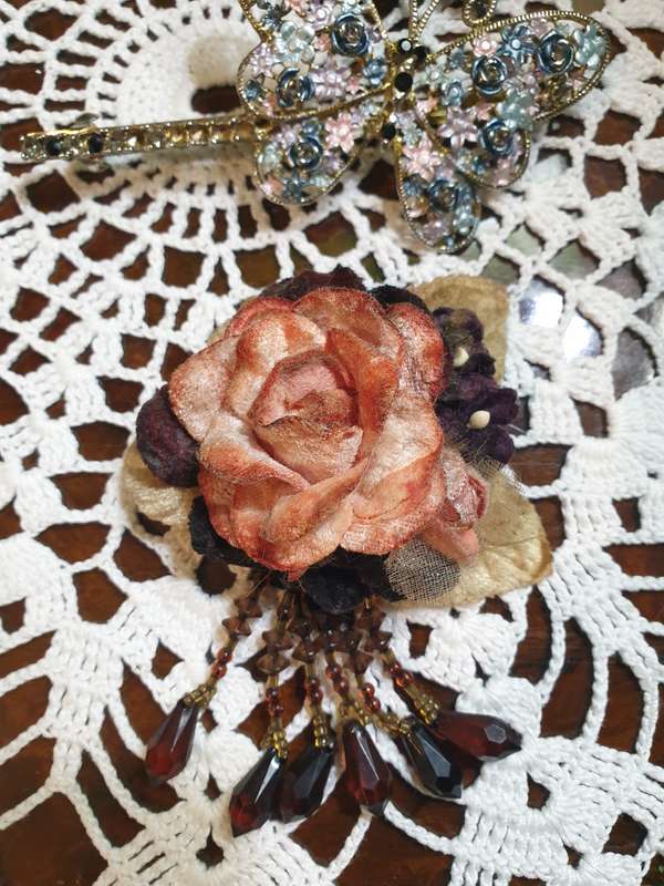 4 Hair Clips | look at photos for condition |