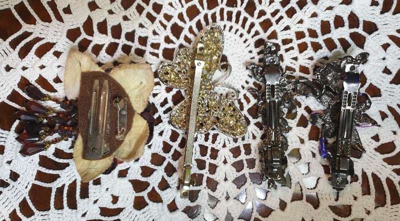 4 Hair Clips | look at photos for condition |