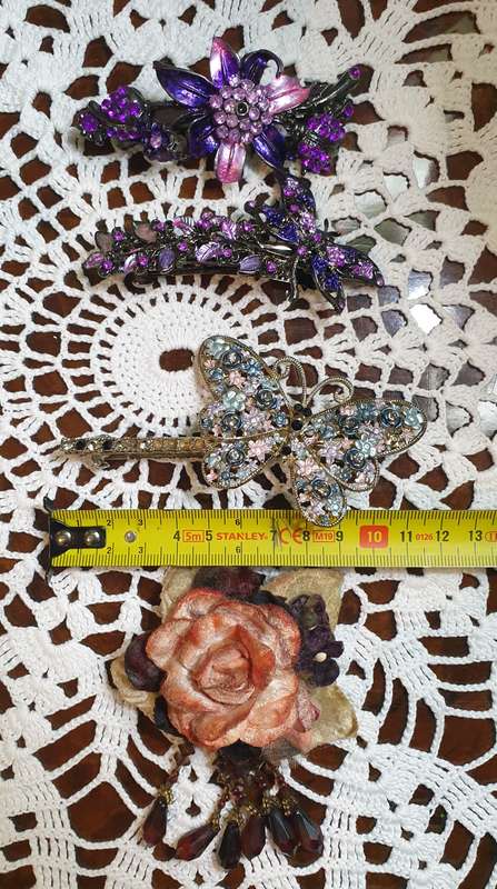 4 Hair Clips | look at photos for condition |