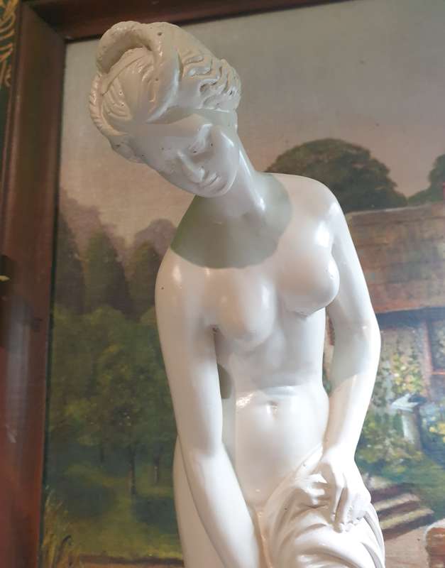 Anadyomene Figurine | Italian | Polyresin Statue | Bath Roses |