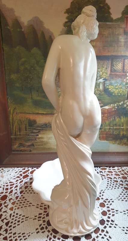 Anadyomene Figurine | Italian | Polyresin Statue | Bath Roses |