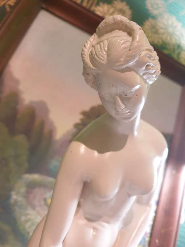 Anadyomene Figurine | Italian | Polyresin Statue | Bath Roses |